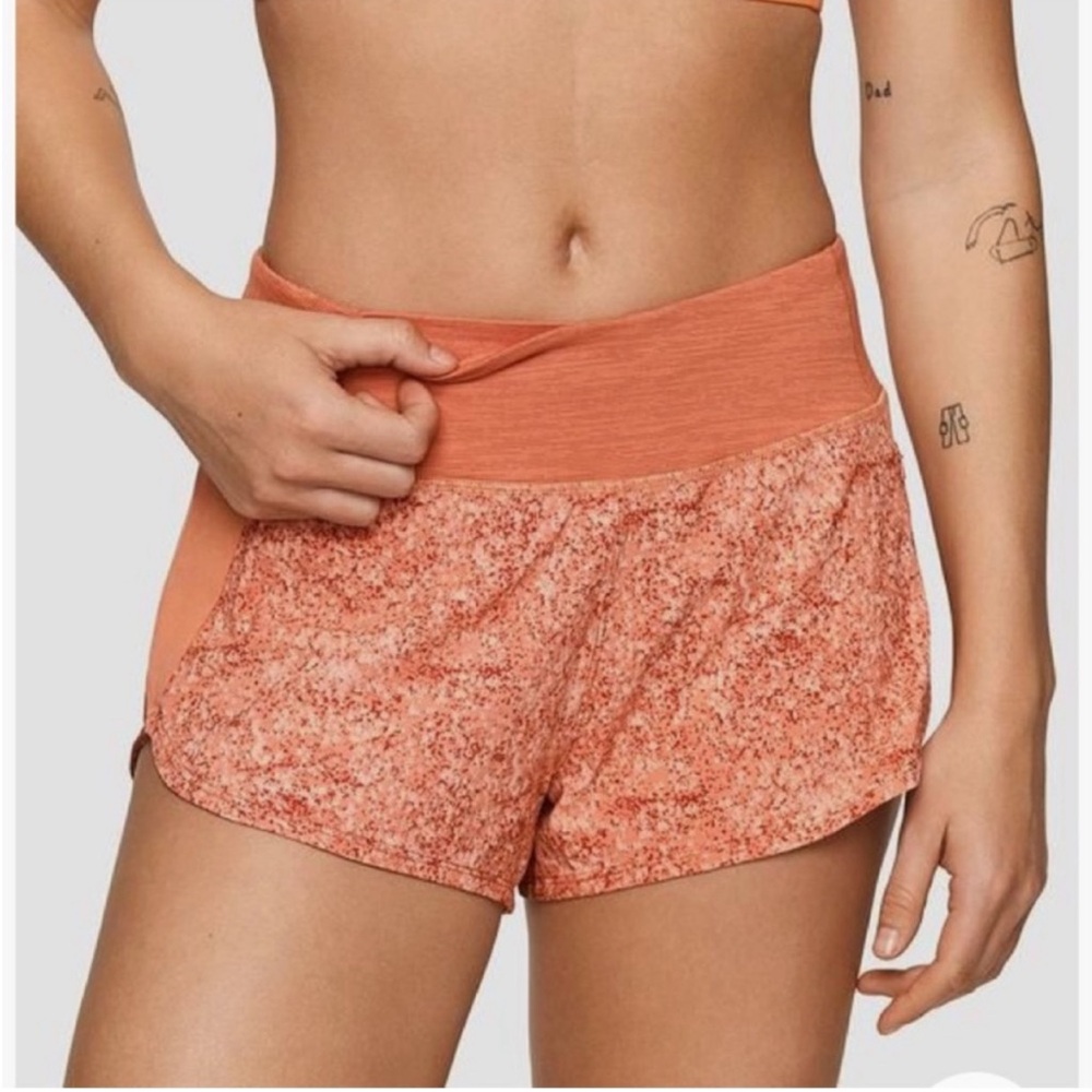 Outdoor Voices Hudson Short 2.5” - Orange/Red Pebble Color - XS